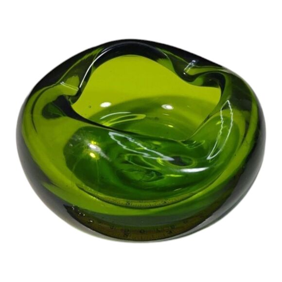 Vtg Hand Blown Glass Ashtray Green Cigar Bowl Mcm Dish Orb Avocado Blenko 6321 - Picture 1 of 9